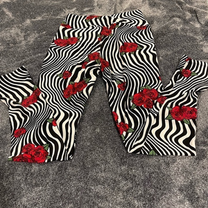 Lularoe OS‎ rose zebra striped leggings